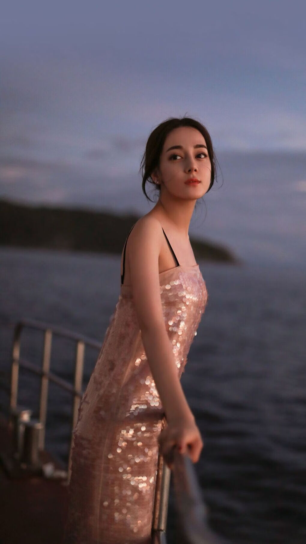 爱游戏综合娱乐-哥伦比亚队中场贝尔特拉在巴黎奥运会上展现出强大的进攻组织能力