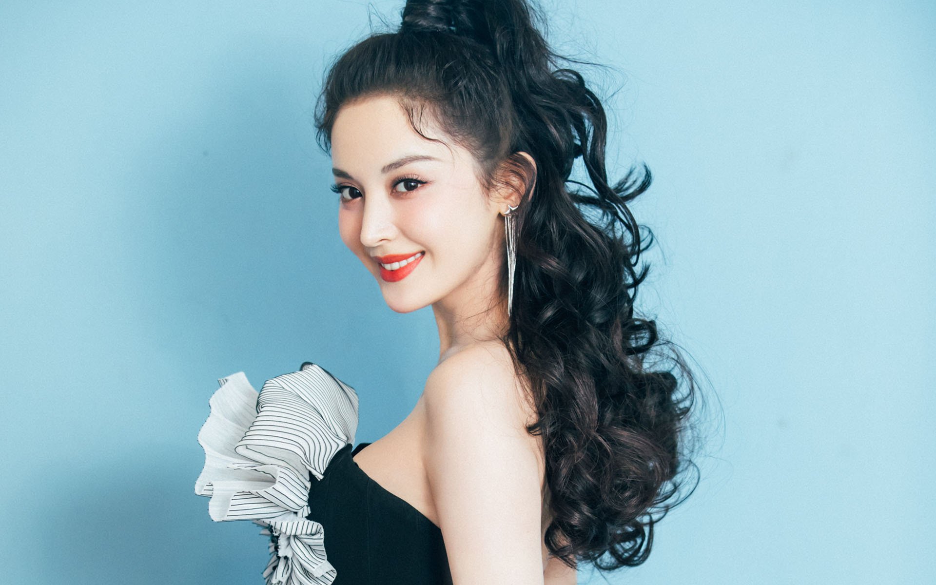 爱游戏官网-皇家马德里遭遇惨败，欧冠卫冕火力不足！，皇家马德里夺过几次欧冠